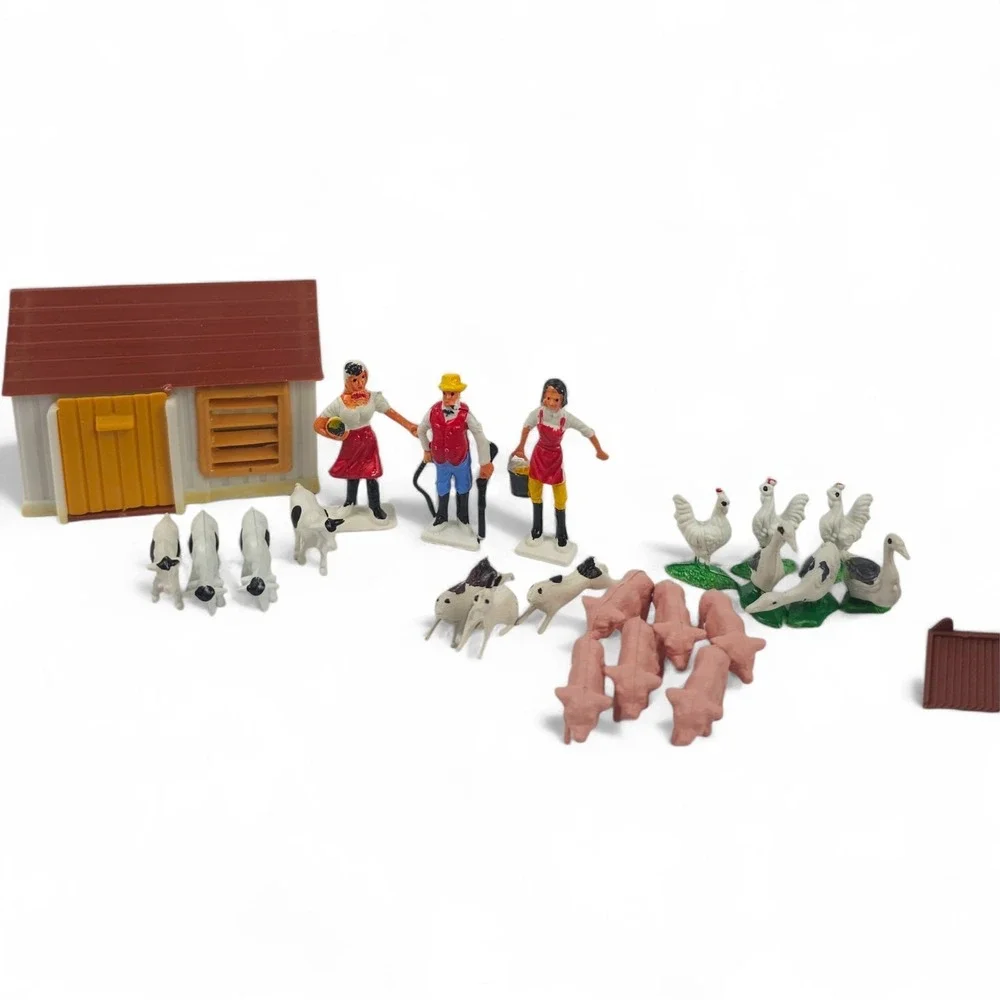 Vintage Style Plastic Hut Farm Toy Accoutrements Boxed & Animal Figures Lot Rare